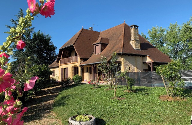 Large family home (15 people) with swimming pool