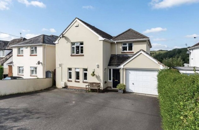 Large family home, stunning views and massive sunny terrace - close to beaches!