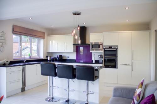 Large Family Home with Free Parking