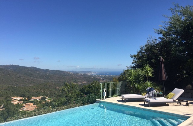 Large stylish apartment with sea views over the Bay of Cannes and infinity pool
