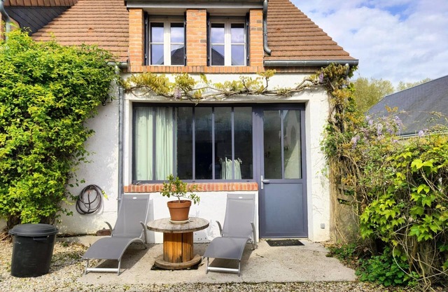 Large, fully-equipped studio 10 minutes from Chambord, on the Loire cycle route