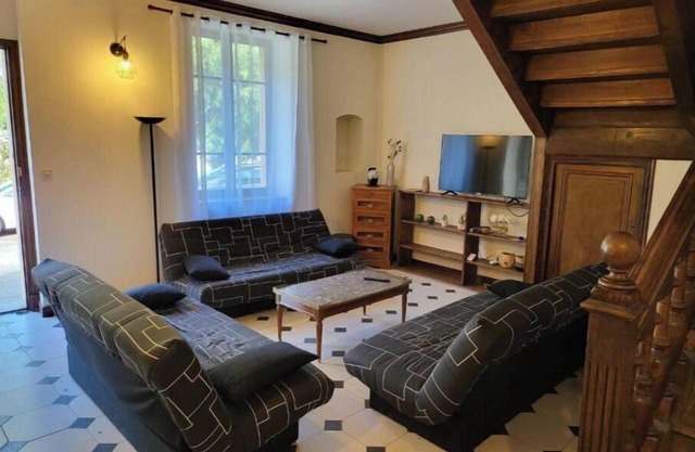 Large furnished house fully equipped - Wifi, TV, Billiards