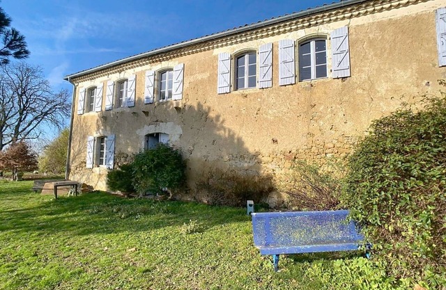 Large Gascon house decorated by artists