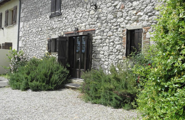 Large gîte surrounded by nature