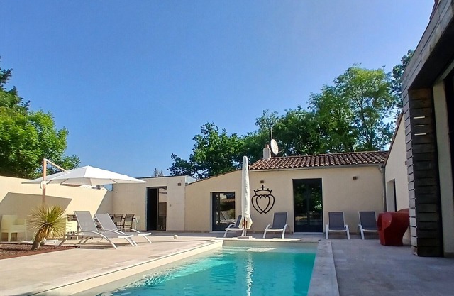 Large house, heated pool, pool house, close to beaches.