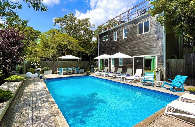 Large Heated Pool, Hot Tub, AC, Roof Deck, PINES home near Harbor!