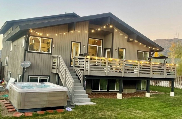 Large Home Located In Alpine