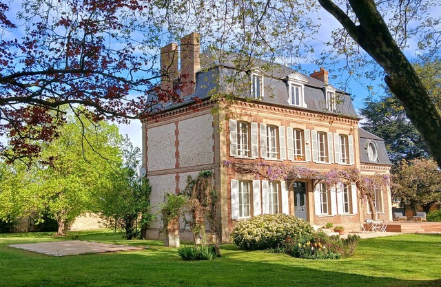 Large house Les Roseaux, Swimming pool, Large garden, 1 hour from Paris