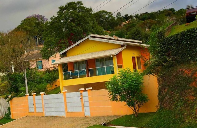 Large house in condominium, 3 bedrooms, 5 bathrooms and large yard