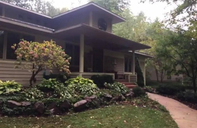 Large House lake access 3 ba, 5 br, near Madison