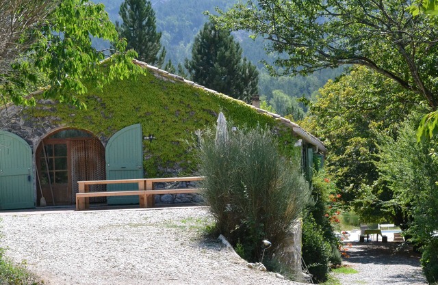 Large house of character, Drôme Provençale, Tranquility, 12 people;