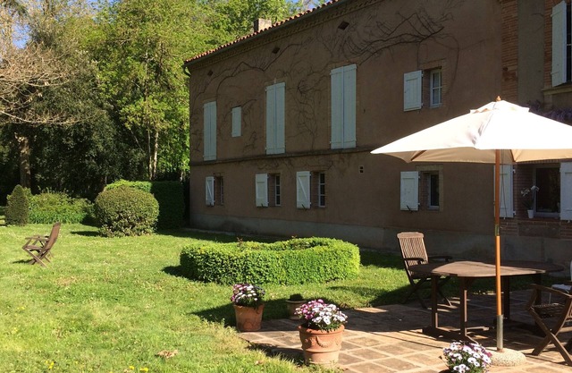 Large house of Maitre near Toulouse and Albi. For 1 or more families