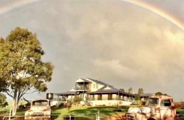 Large House on Acreage+River+BeautifulViews+sleeps14+Hire of optional gypsy vans