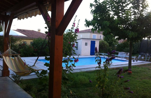 Large house with swimming pool in very quiet area, large garden, chicken coop