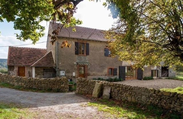 Large House with Terrace near River in Berry