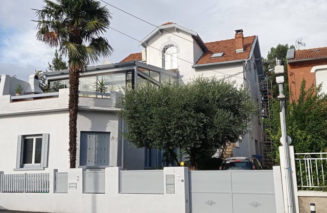 Large independent apartment. 10 minutes from center of Toul. Garden and psicine