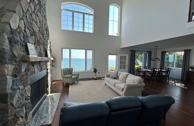 Large Lake house on Lake Huron, 7 bedrooms, 5.5 baths, great for family retreat.