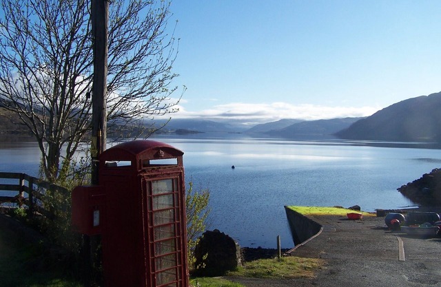Large lochside house near Skye for groups. Pets welcome