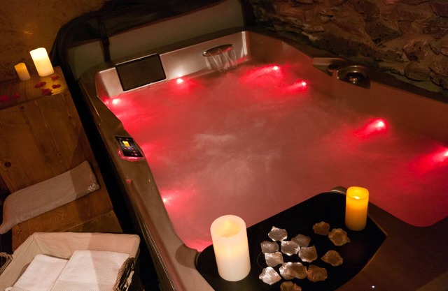 Large Luxury Apartment, Private Spa and Sauna, Bourg St Maurice, Les Arcs