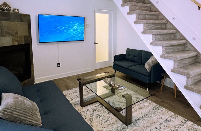Large, modern 2-bed flat with parking included