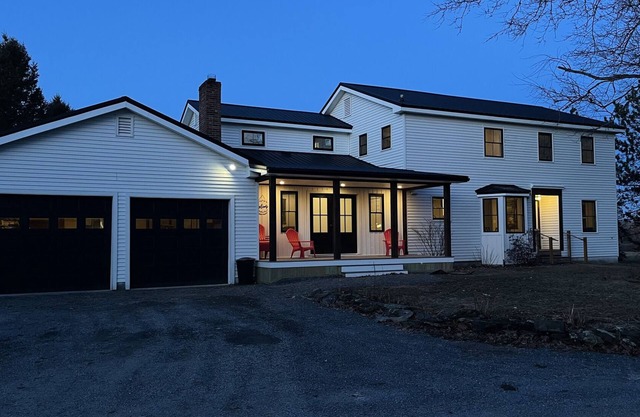 Large Modern Colonial Sleeps 12