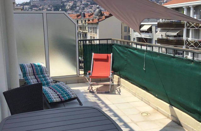 LARGE MODERN STUDIO WITH LARGE TERRACE, RELEASE AREA
