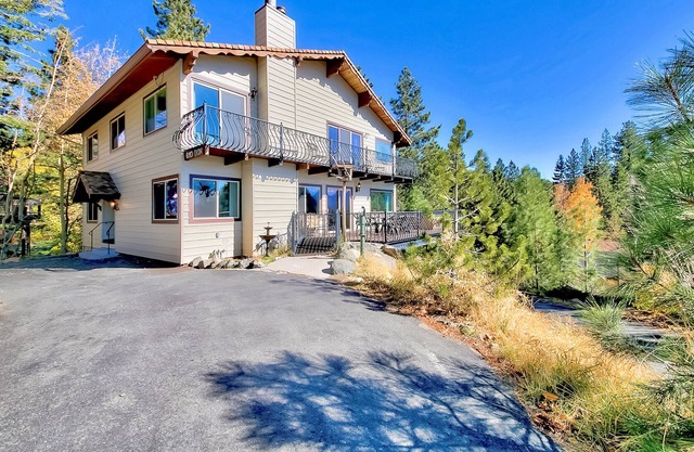Large mountain chalet with beautiful views of Lake Tahoe and Heavenly Resort