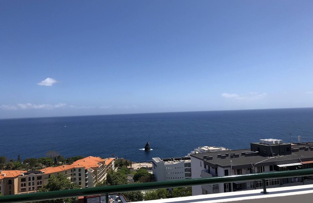 Large penthouse 160m2, quiet with sea view, in the tourist area Funchal