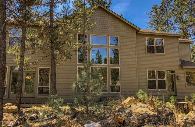 Large Premier Home With A/C, SHARC, New Furniture, New Hot Tub and Pool Table