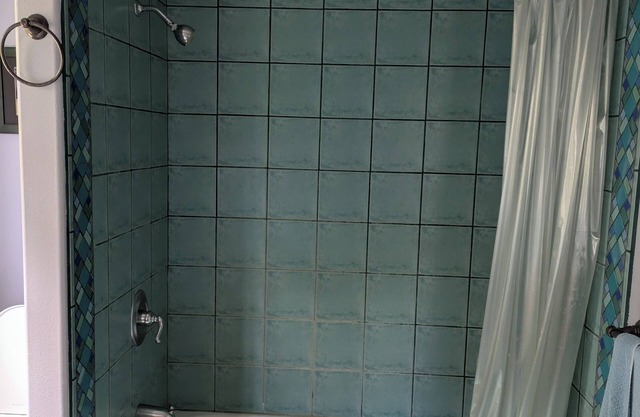 Large Private Studio in the Ohia Forest