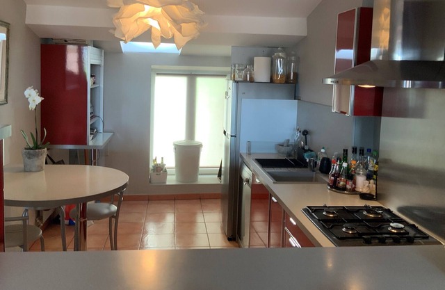 Large quiet apartment in the historic center of Auch