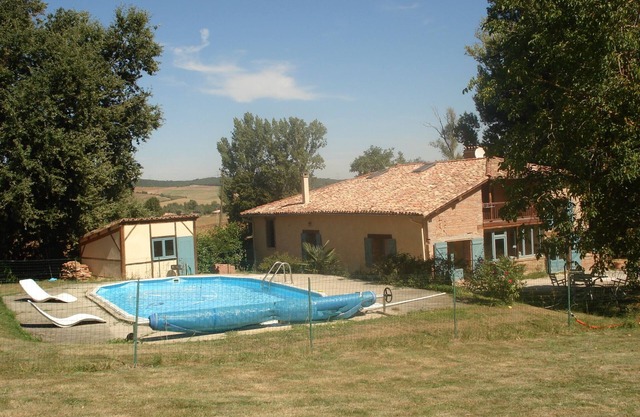 Large renovated farmhouse with swimming pool in south-west France
