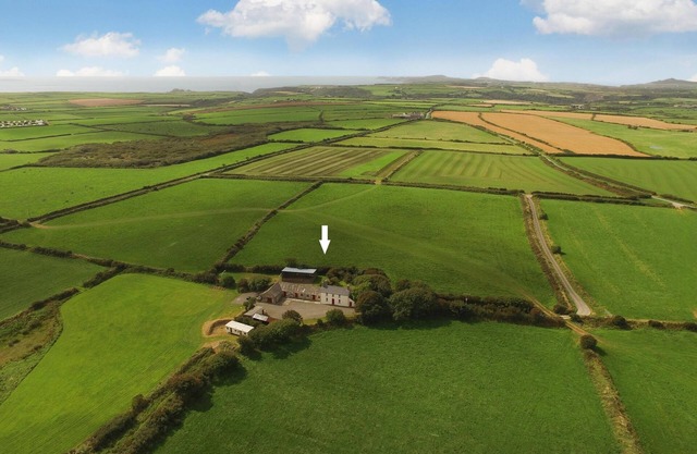 Large Secluded, Pet Friendly Cottage, set in 12 acres-Great Base For Exploring