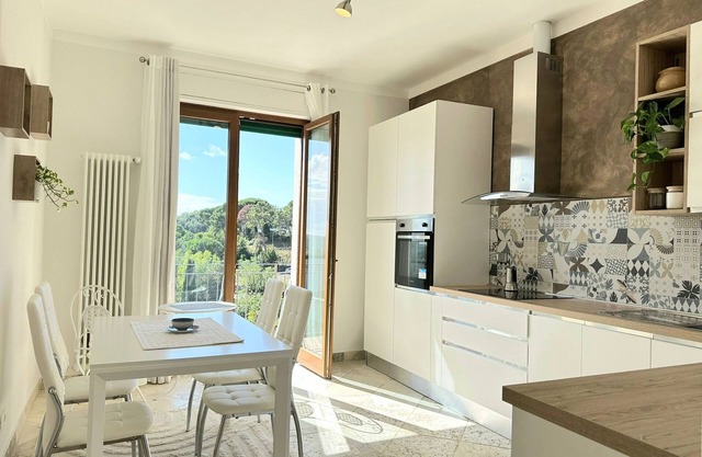 Large shining148sqmt wififiber apartment, view and free parking in Montepulciano