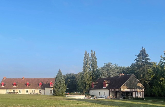 Large spacious and relaxing house with pool, tennis and pond - up to 16p: Deer