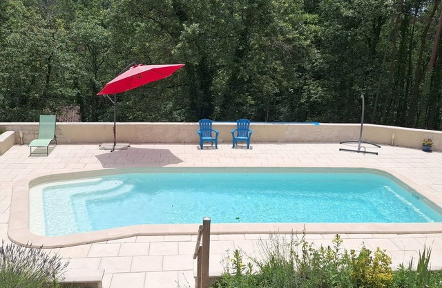 Large studio 2/3 persons, 1 bedroom, swimming pool, near Lascaux IV