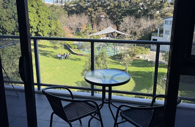 Large two Queen bed apartment- spa/pool area access