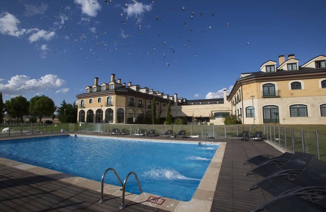 Large Unit with Easy Golf Access Ideal for Leisure Travelers