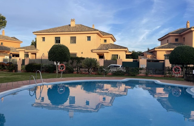 Large villa in Vistahermosa near Puerto Sherry Marina with pool sleeps 15