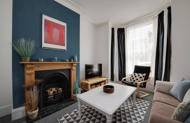 Large, Victorian, 5 bed house in the heart of Southsea.