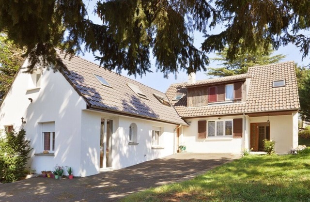 Large villa for 10 people, green setting