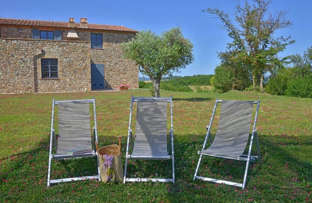 Large villa with heated pool, A/C, Wi-Fi, BBQ, al fresco dining, sleep 16