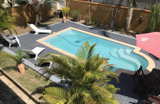 Large Villa with swimming pool in a residential area 5 minutes from the beach