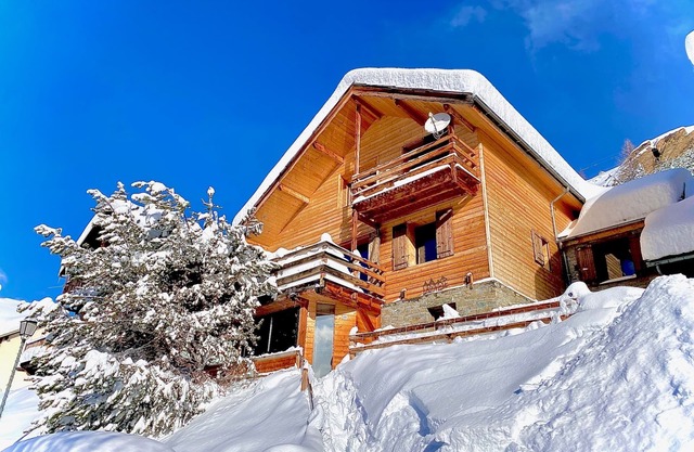 Large, welcoming chalet with Jacuzzi