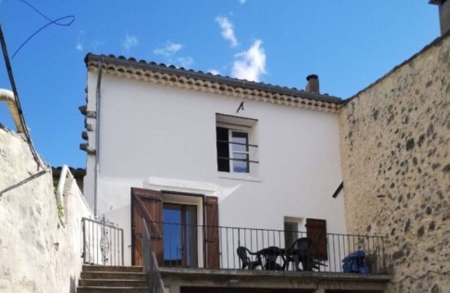 Las Cigalas - renovated stone house * air conditioning * parking