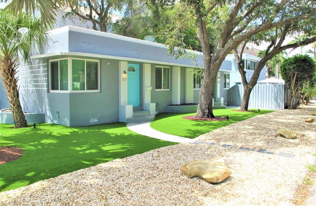 Las Olas Art Deco Retreat