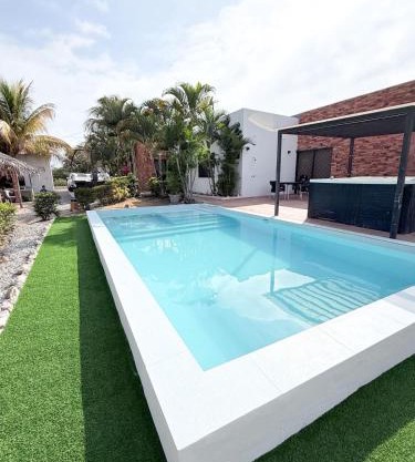 Las palmeras con piscina