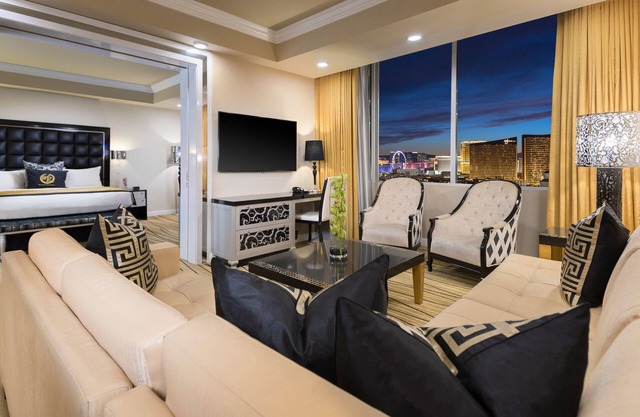 LAS VEGAS WESTGATE 4 BEDROOM PRESIDENTIAL VILLA: NEW YEARS EVE ON THE STRIP!