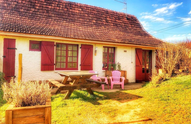 Lascaux Countryside Gite - Family run and pet friendly