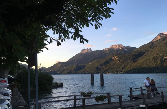 LAST MINUTE OFFER : large house in the countryside with swimming pool, near Annecy